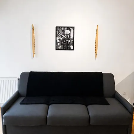Appartement Cozy With Eiffel View, 14 Parijs