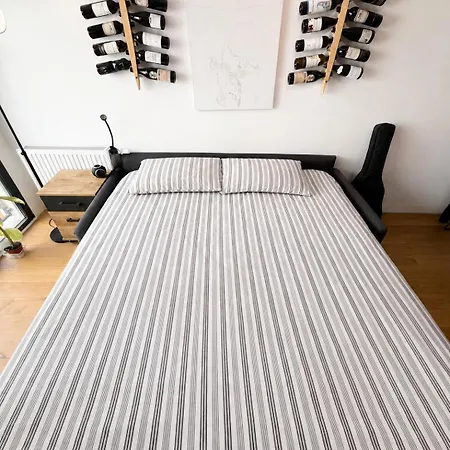 Cozy With Eiffel View, 14 Appartement Parijs
